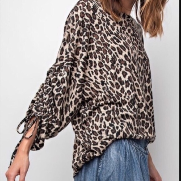 🆕 NWT  !!Only 1 Small Left!! Easel Leopard Top - Picture 3 of 4